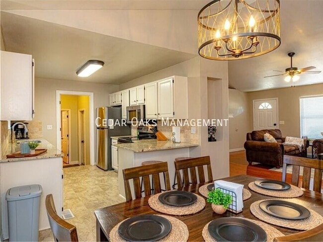 Building Photo - 8 Rivercliff Rd