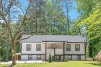Building Photo - Your New Home Awaits!