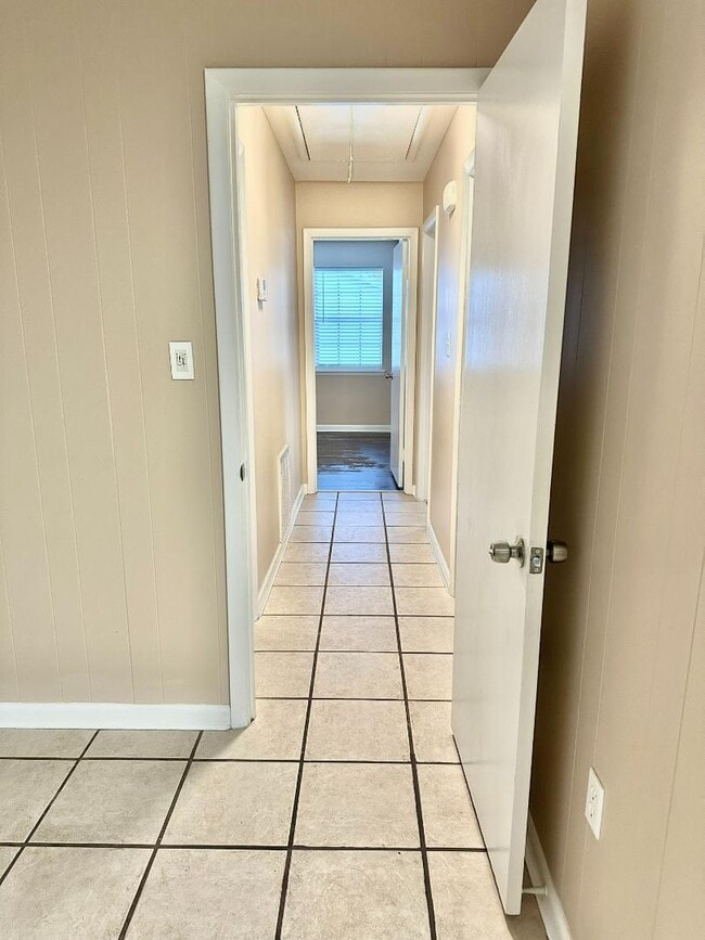 Building Photo - 305 N 40th Ave