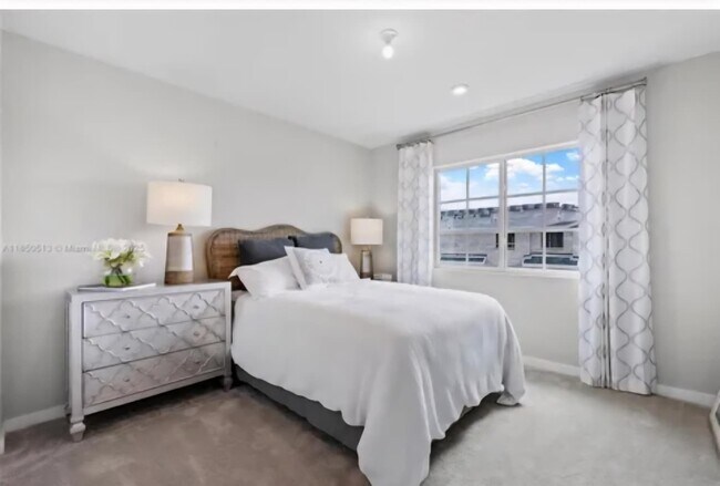 Building Photo - 436 NW 10th St