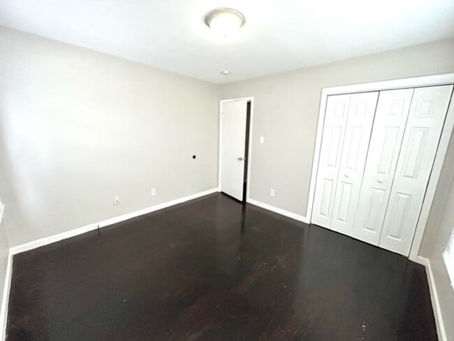 Building Photo - THREE BEDROOM ONE AND HALF BATH BRICK RANCH HOME