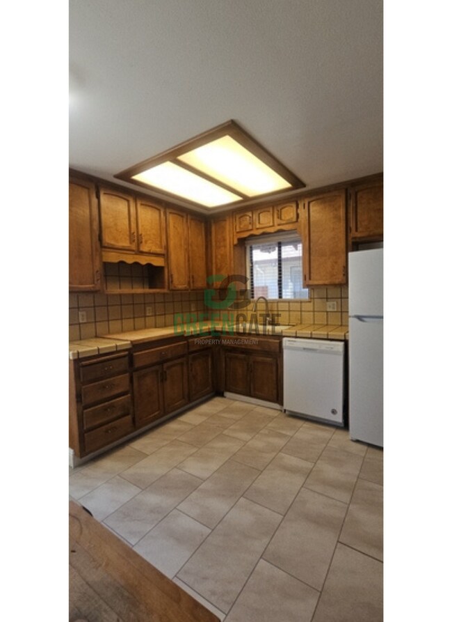 Building Photo - 3509-3511 Dragoo Park Dr.