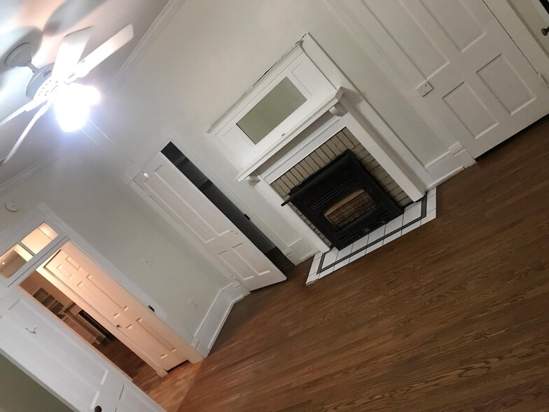 Building Photo - 526 Monroe St