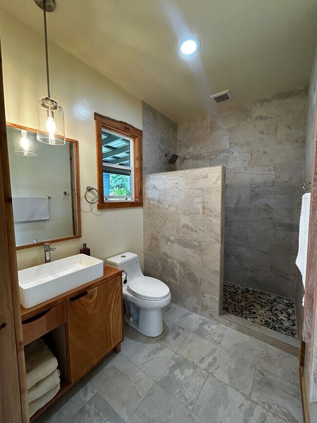 Building Photo - Brand New Luxury Furnished 3 bed 2 bath Ho...
