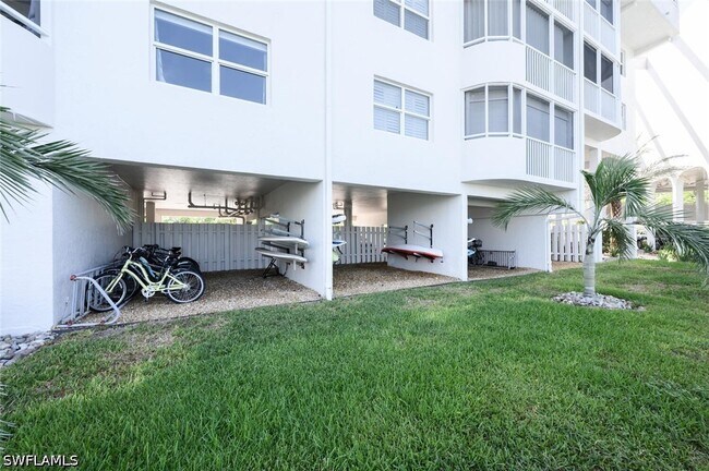 Building Photo - 12945 Vanderbilt Dr