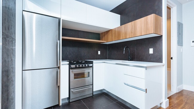 Building Photo - 62 E 21st St