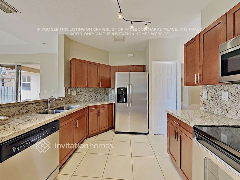 Building Photo - 1339 NW 166th Ave