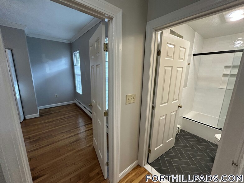 Building Photo - 120 Highland St