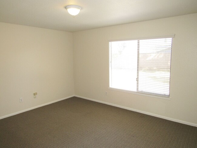 Building Photo - Spacious and Well Maintained 3 Bedroom 2 Bath single Family Home in The City of Riverside