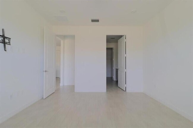 Building Photo - 14565 Three Ponds Trail