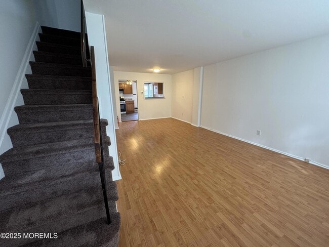 Building Photo - 156 Primrose Ln