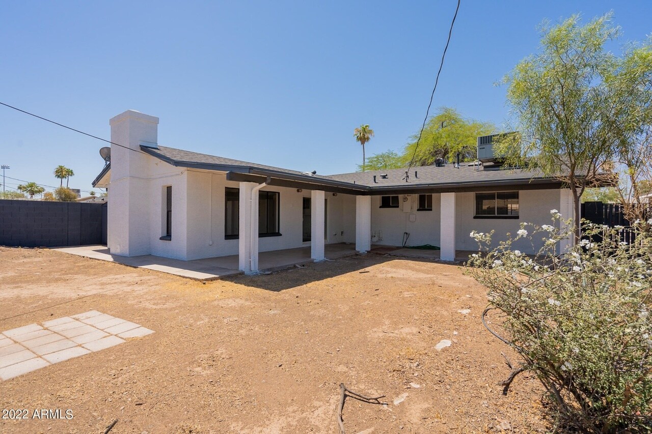 Building Photo - 822 W 18th St