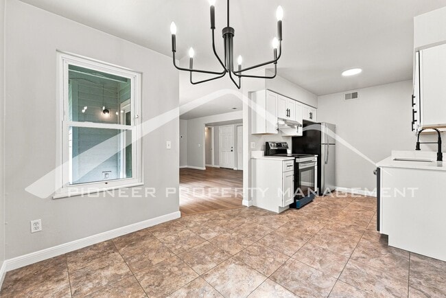Building Photo - 3141 S Tamarac Dr