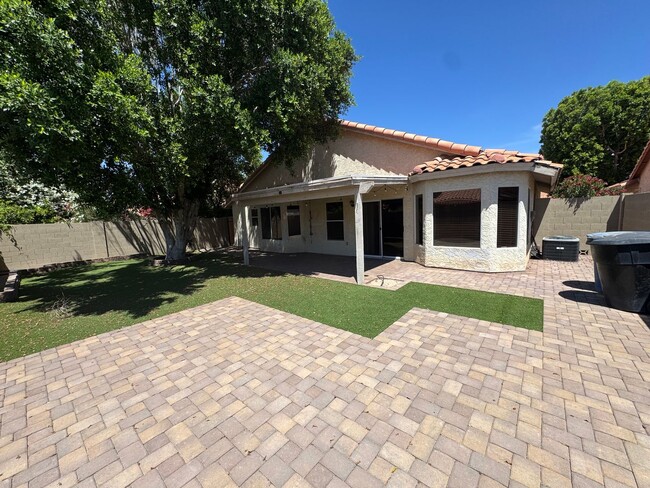 Building Photo - Beautiful & Cozy Chandler Home!