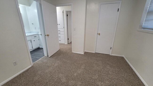 Building Photo - 515 Gayclifee Terrace