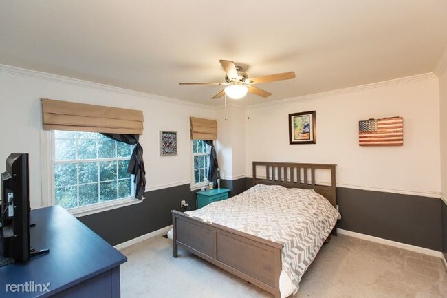 Building Photo - 3 br, 2.5 bath Townhome - 7111 Bradshaw Ct E