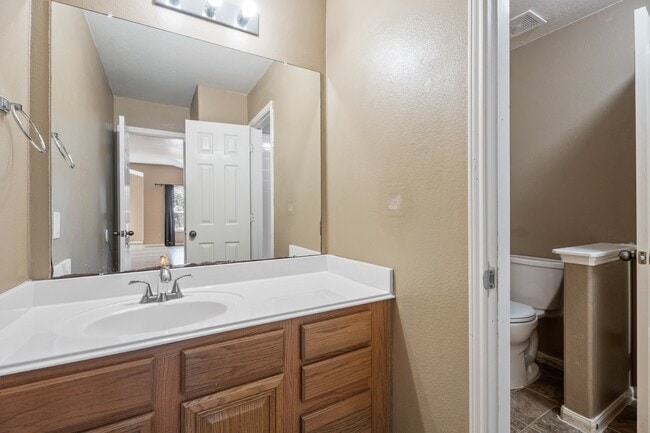 Building Photo - 5817 Vineyard Hill Dr