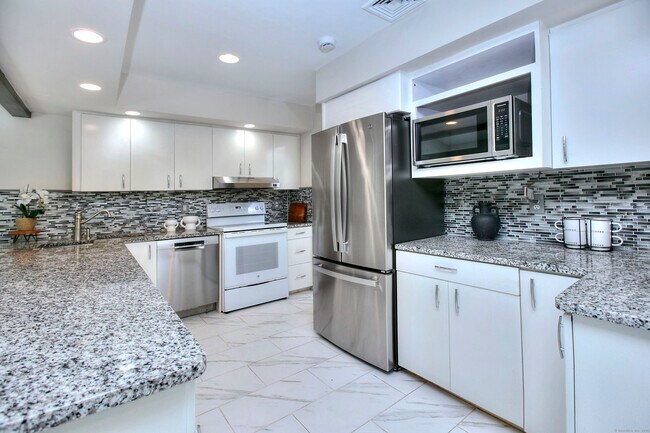 Building Photo - 19 Woodchuck Ct