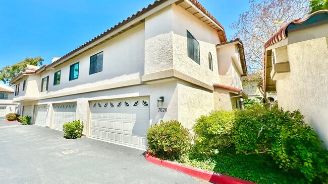 Building Photo - Beautiful, End Unit Condo, in the Very Des...