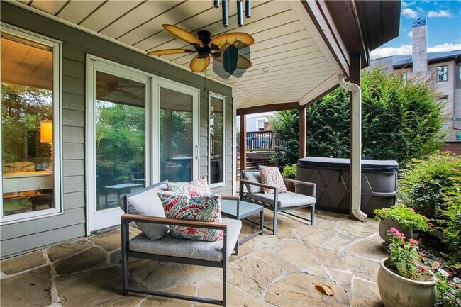 Building Photo - 925 Highland Terrace NE