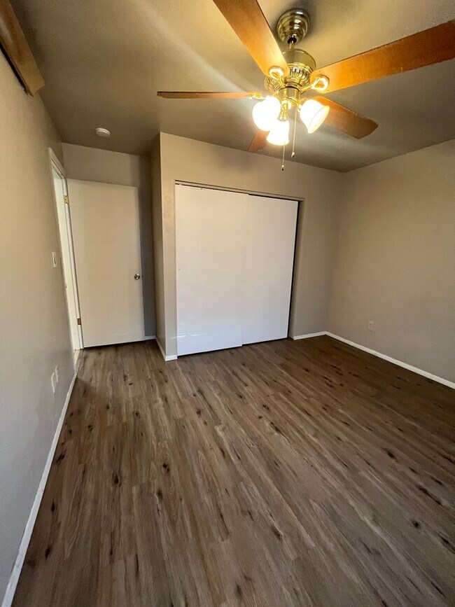 Building Photo - 3028 N Corrine Dr
