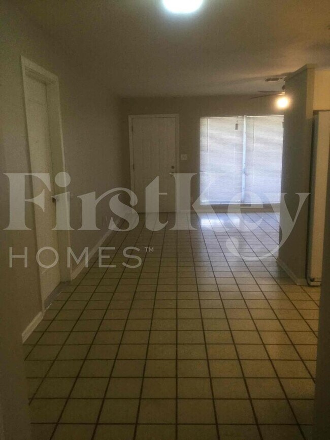 Building Photo - 609 Snowden Dr