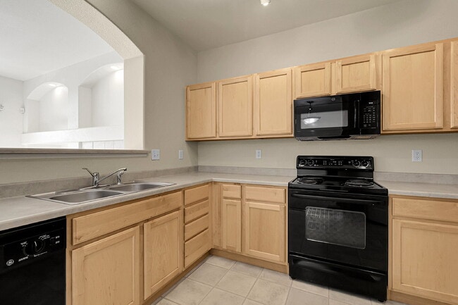 Building Photo - $2,250.00- 2 bed, 2 bath Condo with detach...