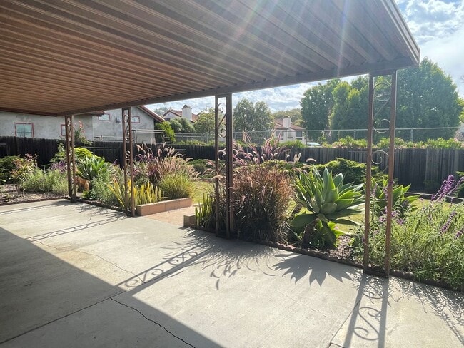 Building Photo - Spacious 3/2 Mesa Home in Washington Schoo...