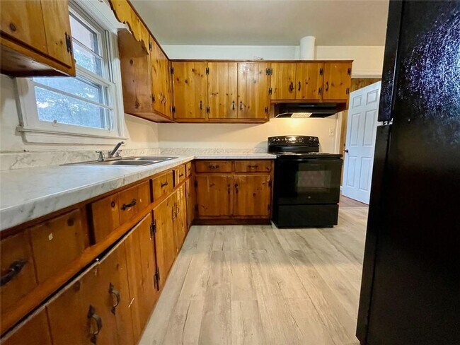 Building Photo - 6328 Oakview Ln