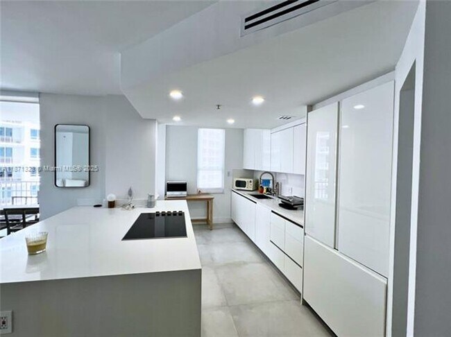 Building Photo - 701 Brickell Key Blvd