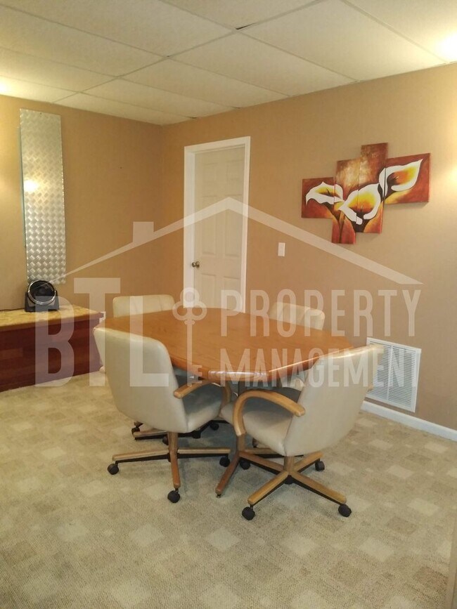 Building Photo - Fantastic Furnished 1 Bedroom Condo