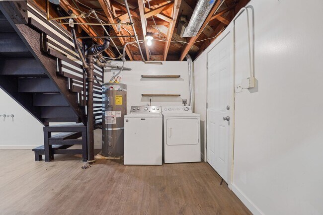 Building Photo - Impressive Home - Remodeled throughout!