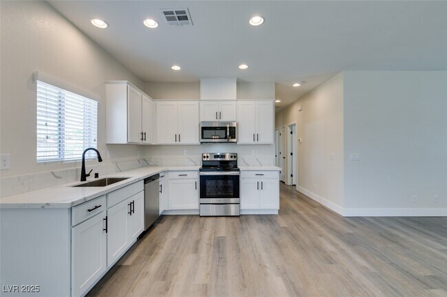 Building Photo - 1912 Carver Ave