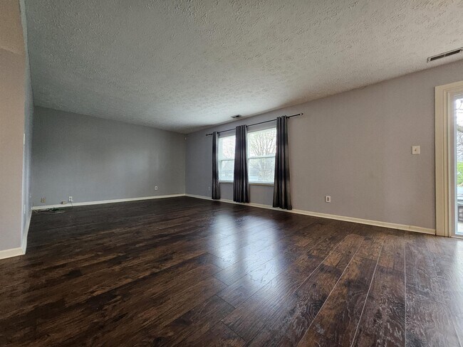 Building Photo - 7645 Bayridge Dr