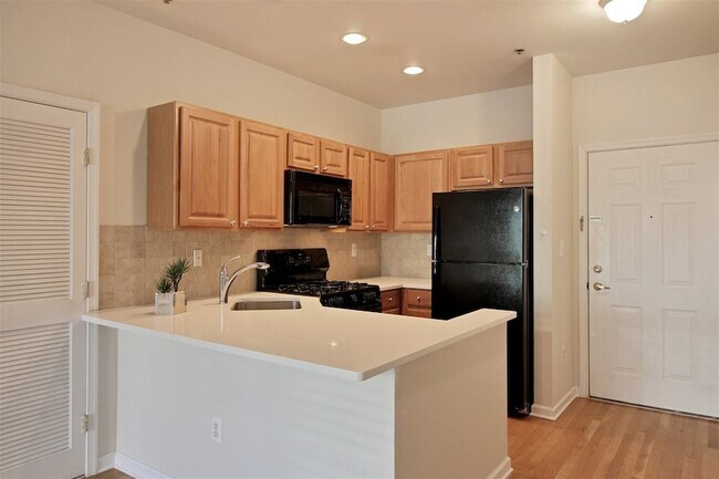 Building Photo - 704 Clinton St