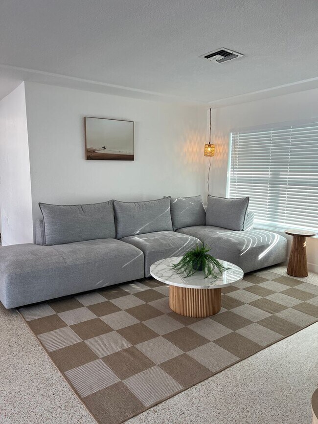 Building Photo - Stunning Seminole Home with Private Pool | 3 Bed / 2 Bath