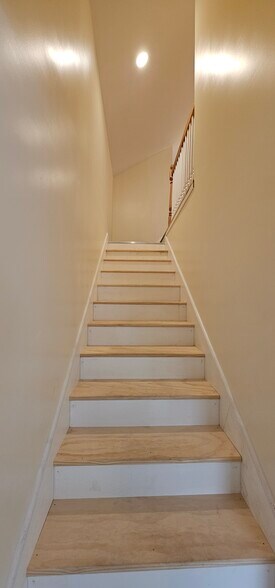 Building Photo - 13 Pleasant St