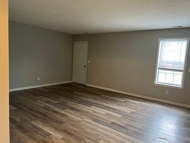 Building Photo - 382/384 Catherine