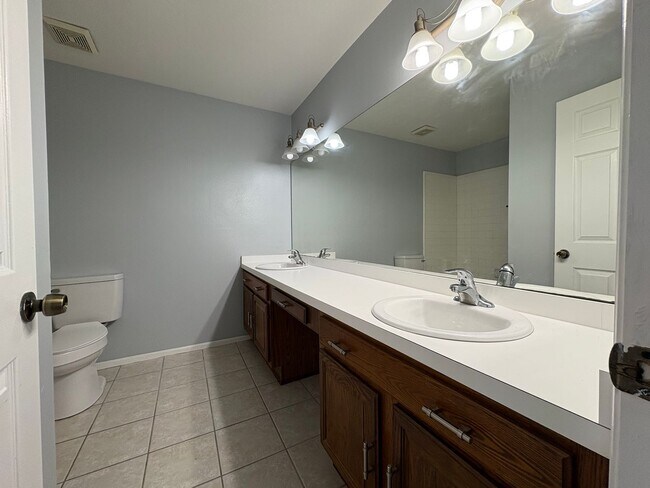 Building Photo - 4/3.5 Home at Eagle Lending