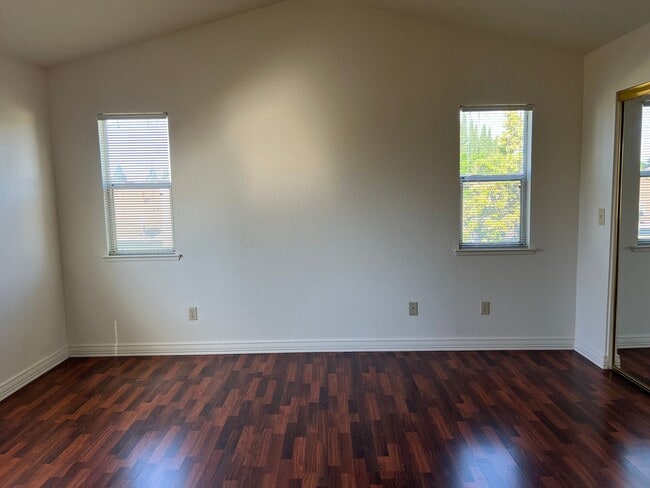 Building Photo - LOVELY 4 BEDROOM HOME IN LAGUNA CREEK!