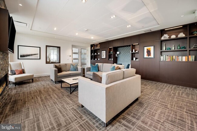 Building Photo - 100 Harborview Dr