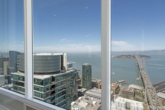 Building Photo - 425 1st St