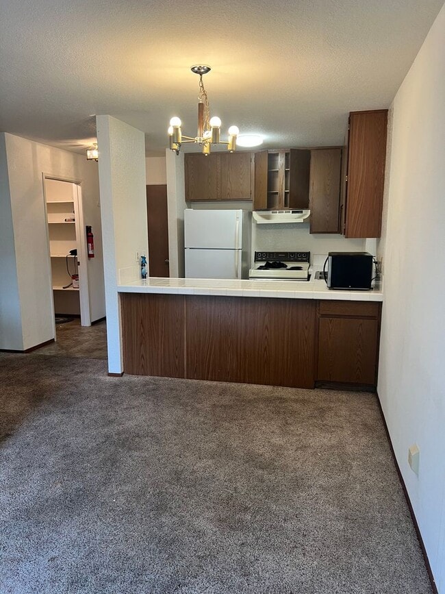 Building Photo - Low income 62+ 1 bedroom at Vista Prieta!