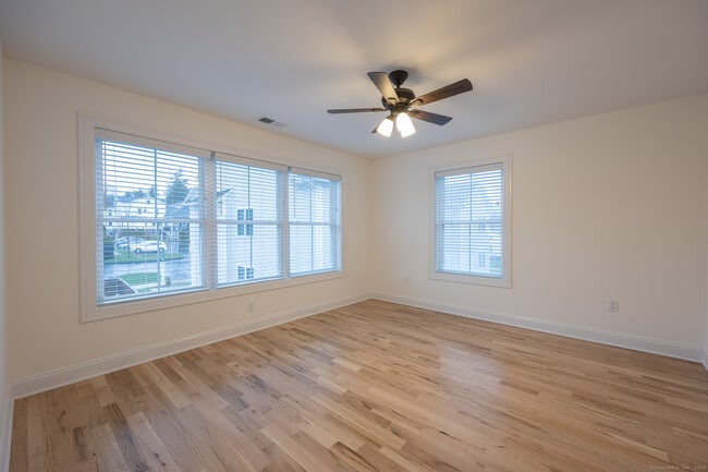 Building Photo - 242 S Main St