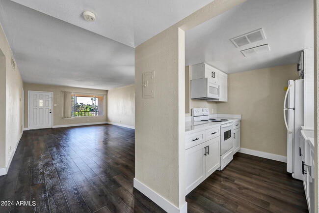 Building Photo - 4701 N 68th St