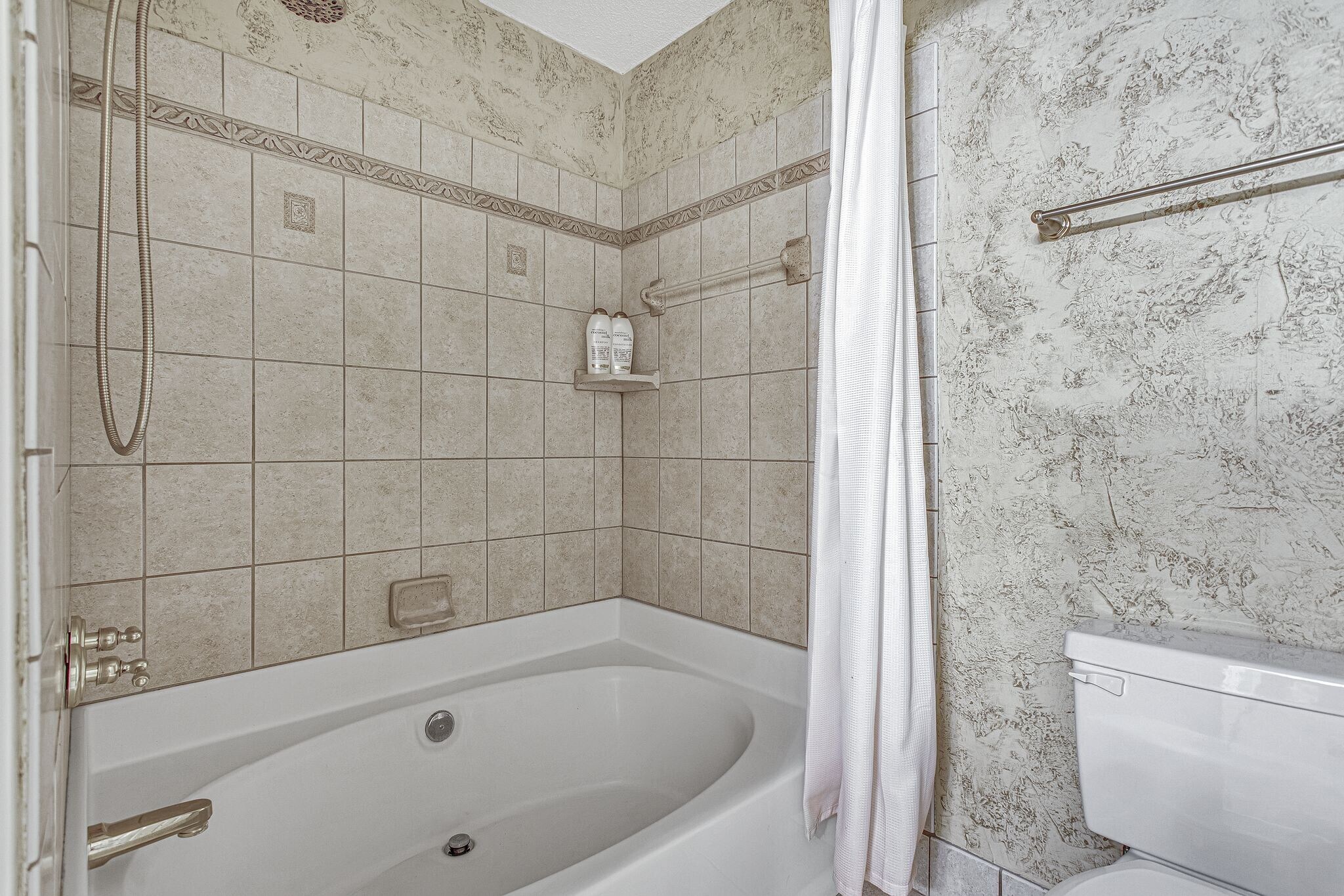 Building Photo - 816 Beazer Ln