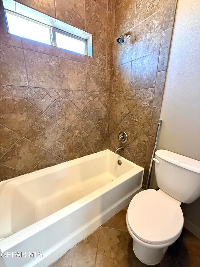 Building Photo - 3712 Coco Palm Dr