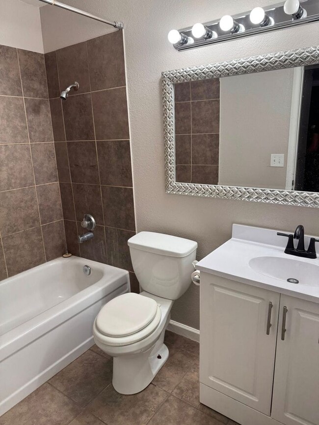Building Photo - 4925 Indian Oaks Ct