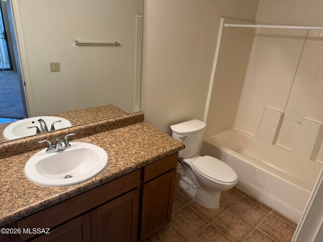 Building Photo - 5751 N Kolb Rd