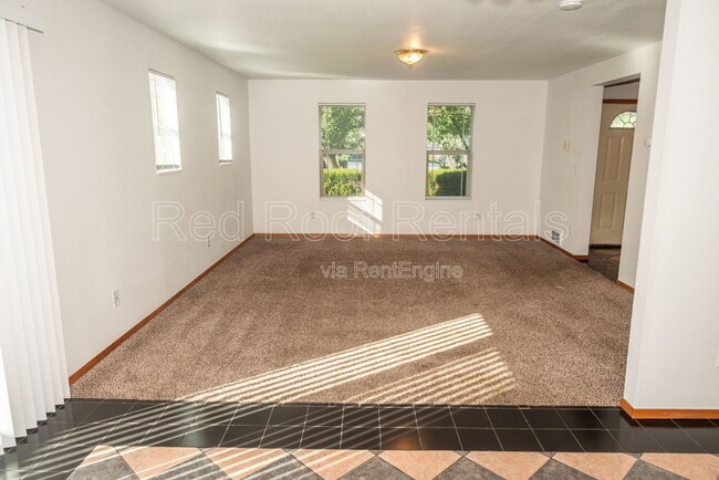 Building Photo - 211 Varner Ave NE